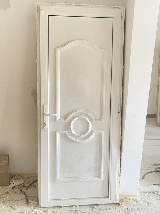 Usi mari si mici din PVC