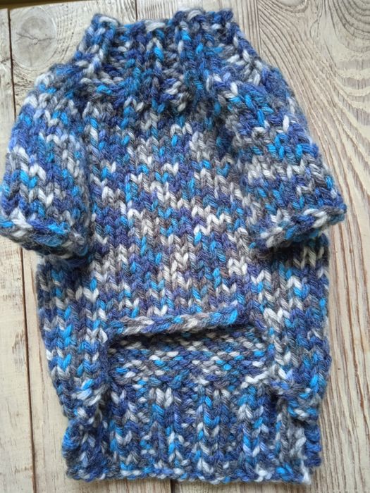 Кучешки пуловери (дрехи)- ръчно плетени