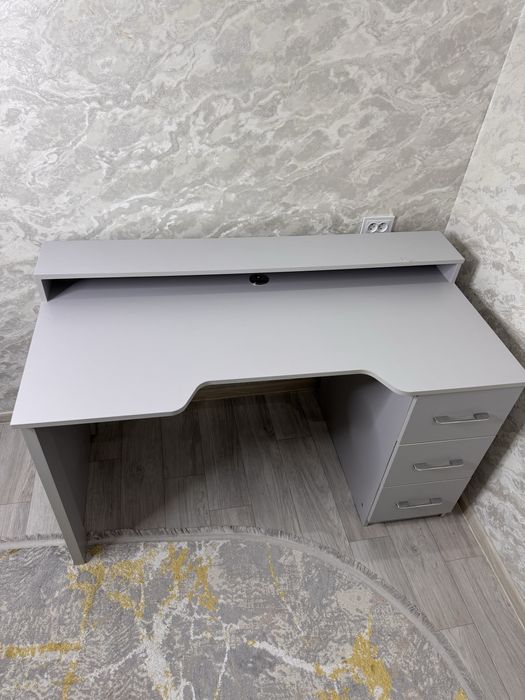 Продается игровой стол | офисный стол