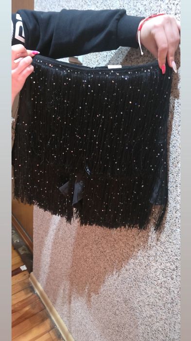 Поличка- къси патално с ресни и паети