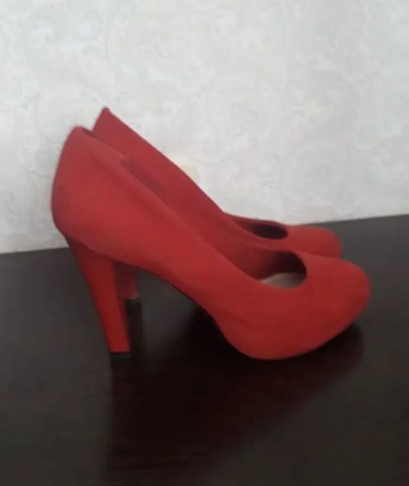 Туфли бархатные красные