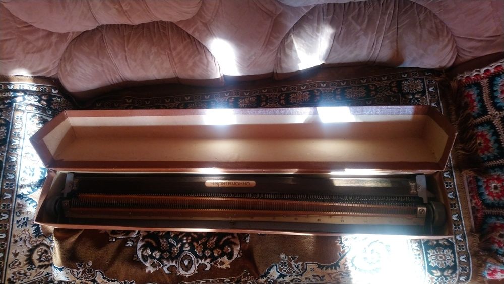 Продам вязальную машинку