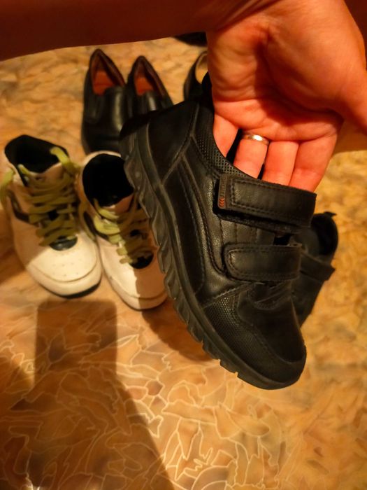 Продам детскую обувь