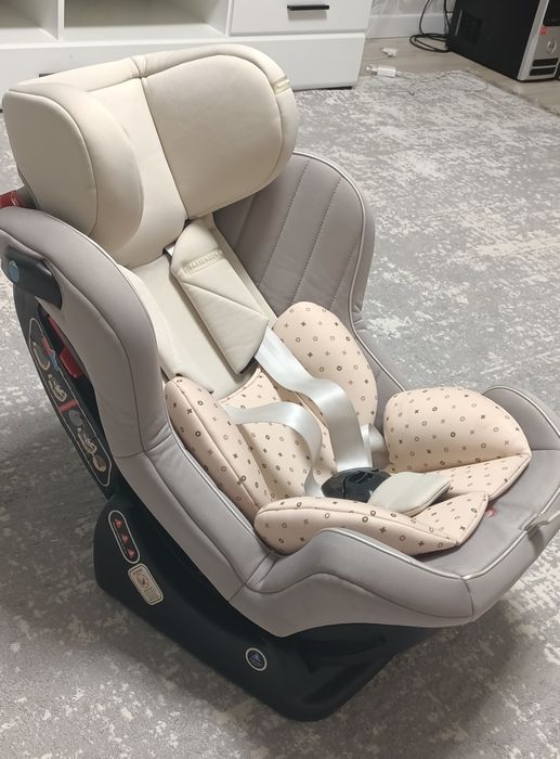 Продам детское автокресло очень удобное, пользовались мало.