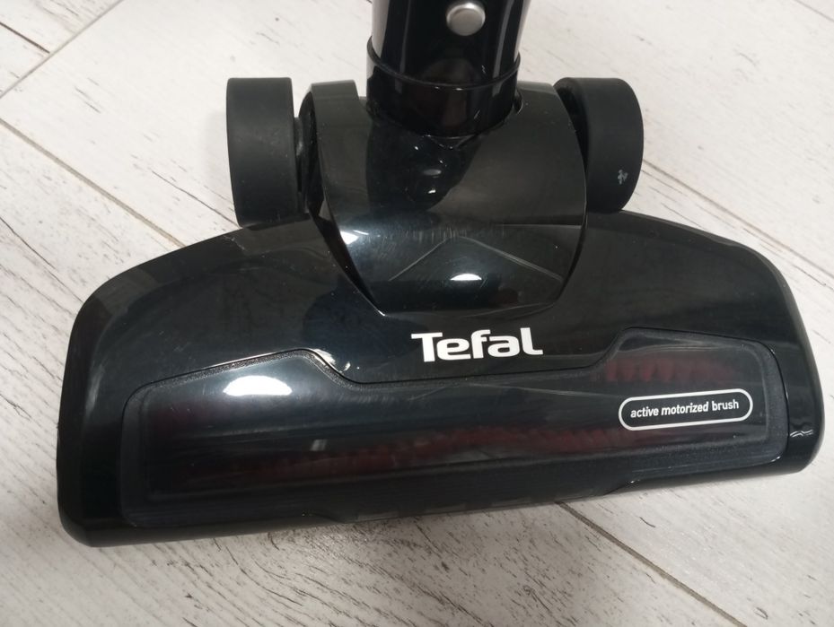 Пылесос вертикальный