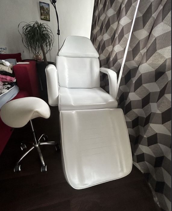Професионална кушетка за микроблейдинг със столче