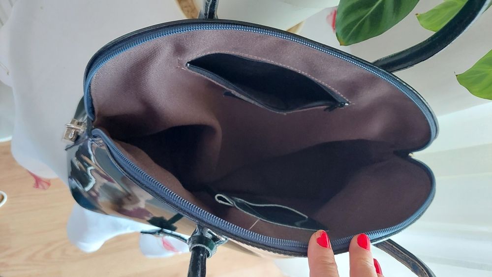 Geanta noua piele naturala lacuita si sandale cadou