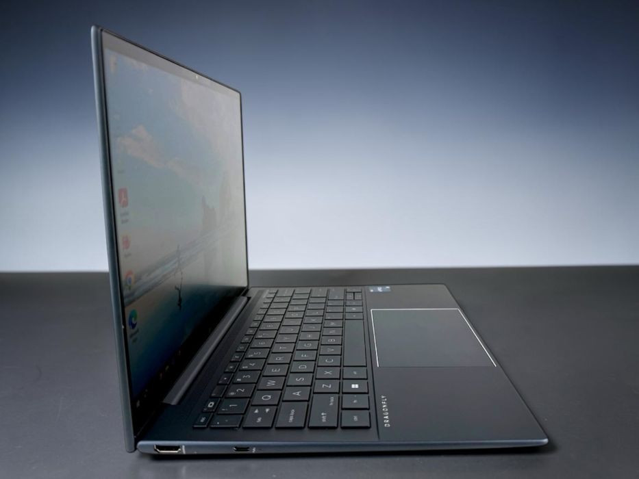 Лаптоп HP Dragonfly G4 13" Full HD+ Touch i5-1345U 32RAM LPDDR5 1TBSSD