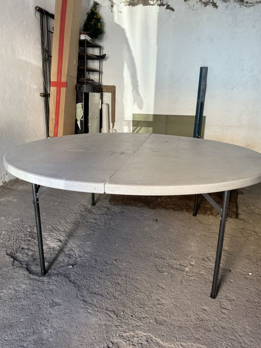 Продаем стол круглый