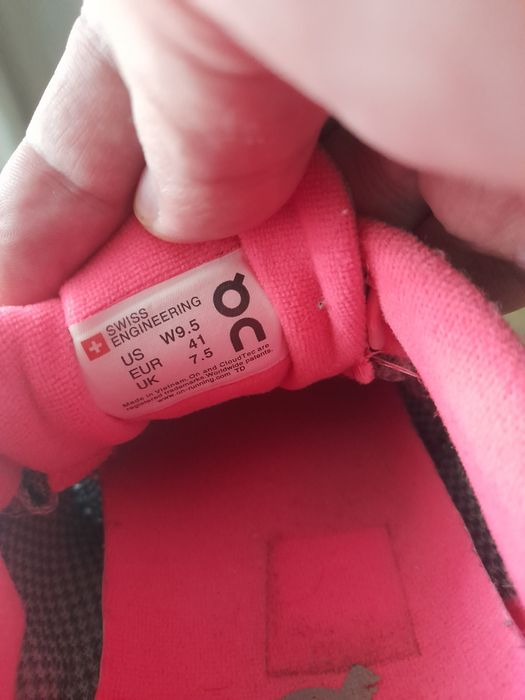 On Cloud дамски маратонки 40- 41 номер.