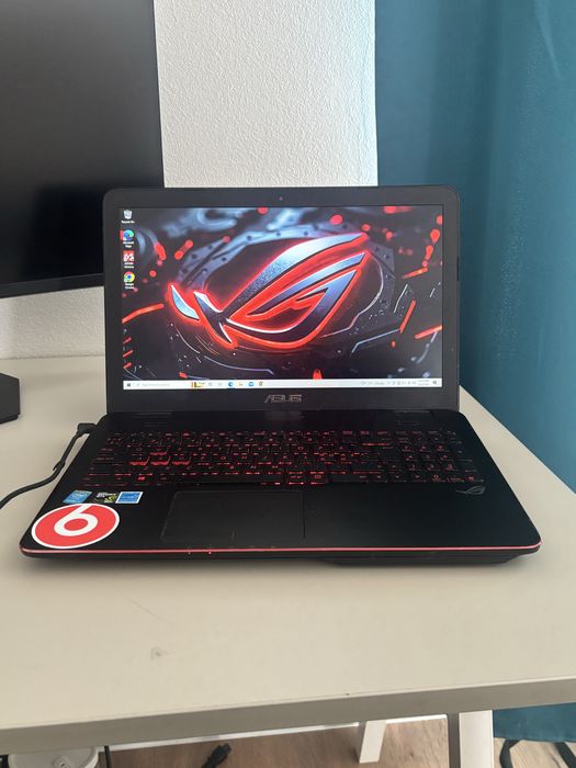 Asus ROG Gaming• Procesor i7• 16gb ram• SSD 256• Nvidia GTX