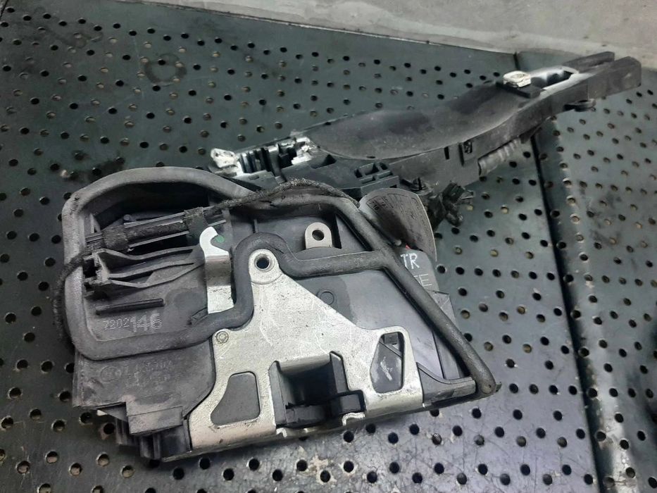 broasca usa  dreapta fata bmw seria 3 e90 e91  7181218-03  7202146