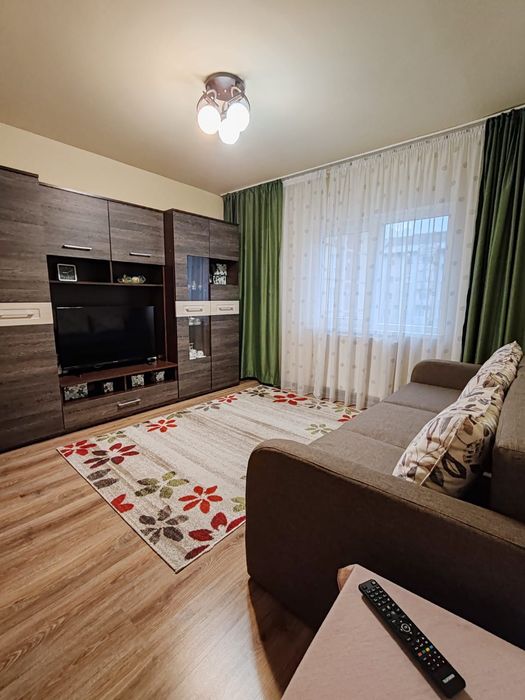 Vând apartament 3 camere