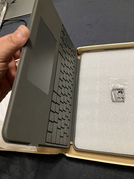 Husă Ipad Pro sau Air de 13 sau 12,9 inch, model Chesona, wireless, Sigilată