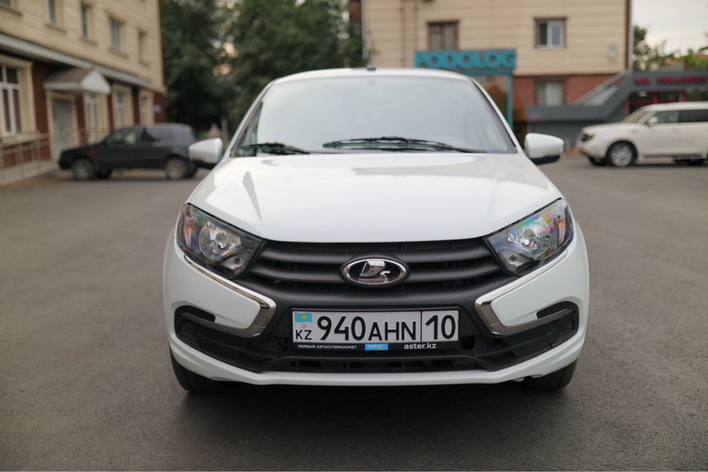 Lada Granta 2023 лифтбек