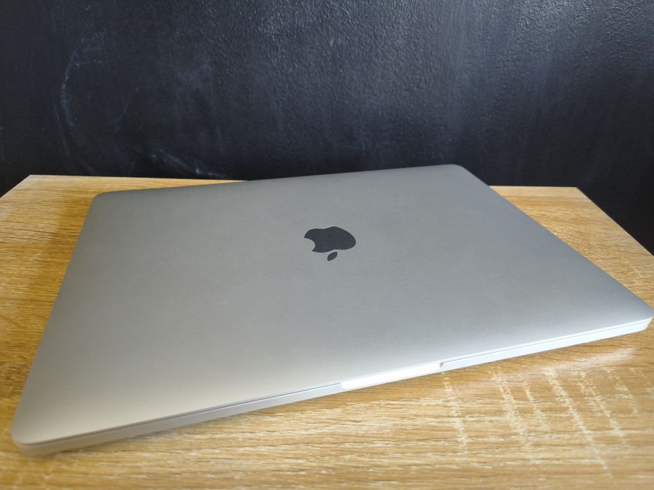 MacBook Pro M2 16GB