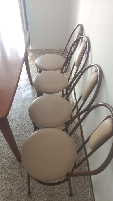 Продам стол со стульями состояние отличное
