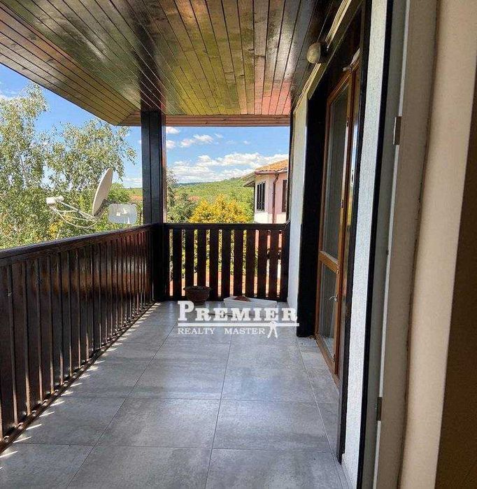 Предлагаме за продажба двуетажна къща в село Горица