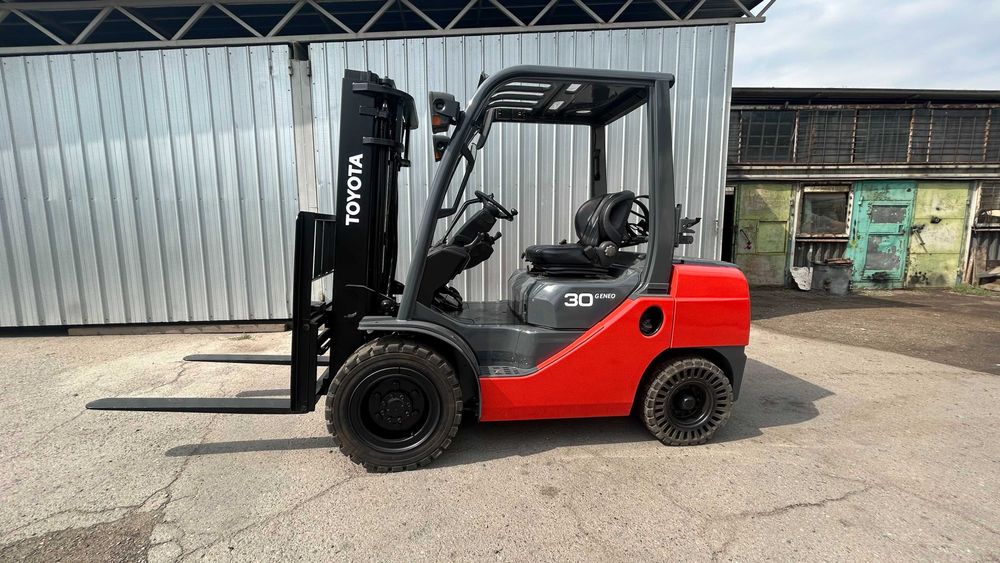 Вилочный погрузчик (кара)