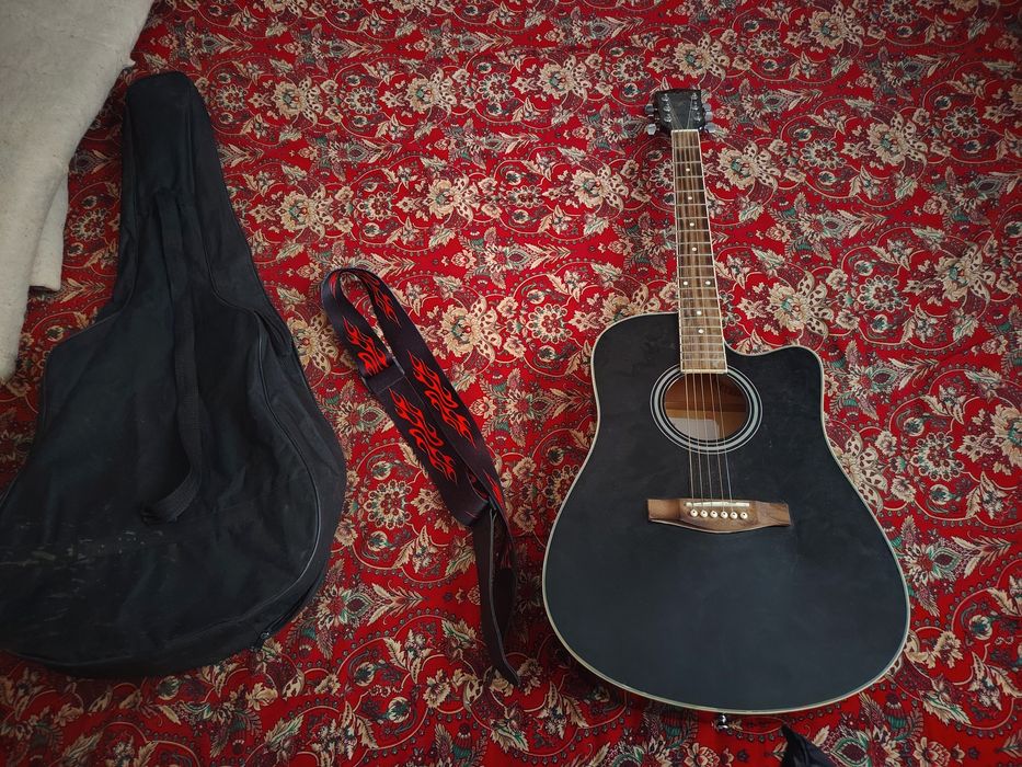 Gitara 350000 ming som tez sotiladi