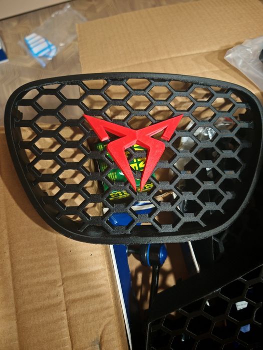 Seat Ibiza 6L решетка пчелна пита