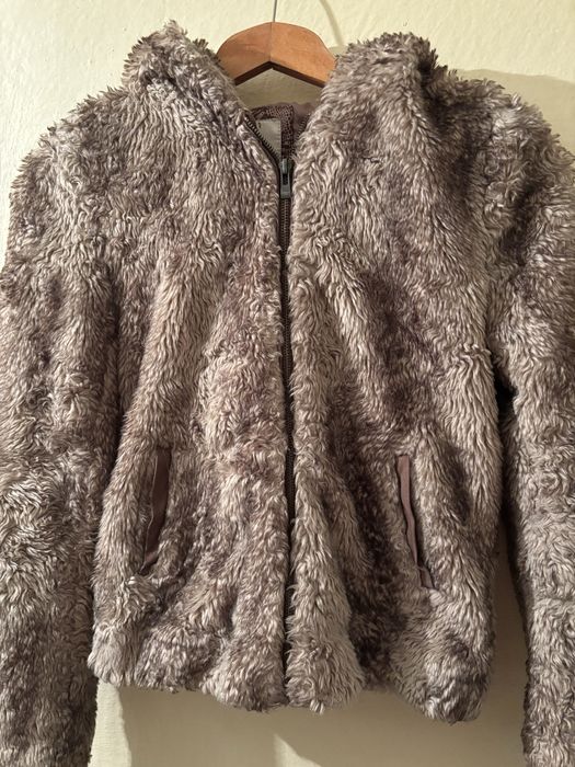 Дамско пухкаво яке с качулка Bershka