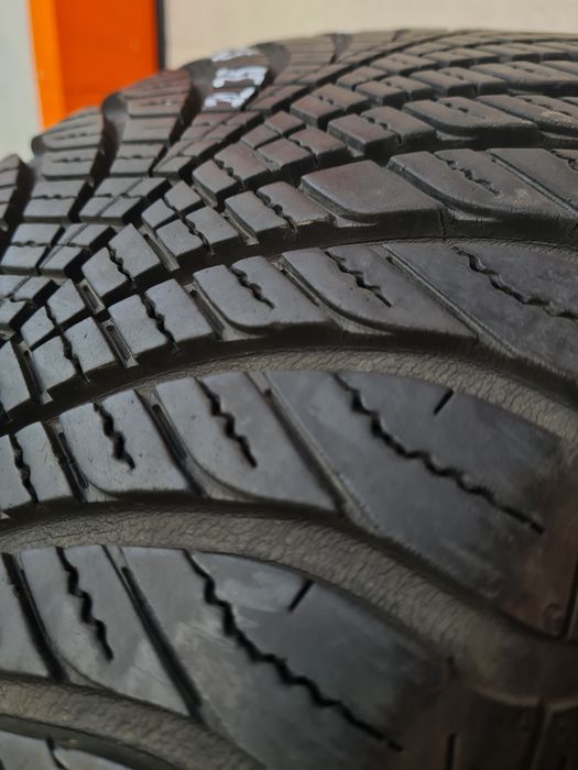 Всесезонни гуми 2 броя GOODYEAR Vector4seasons 235 55 R17 дот 1719