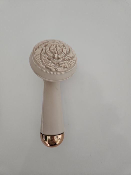 - 50% Намаление!!! Масажираща силиконова четка за дълбоко почист