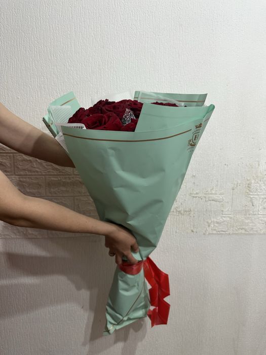 Красный свежий букет розы