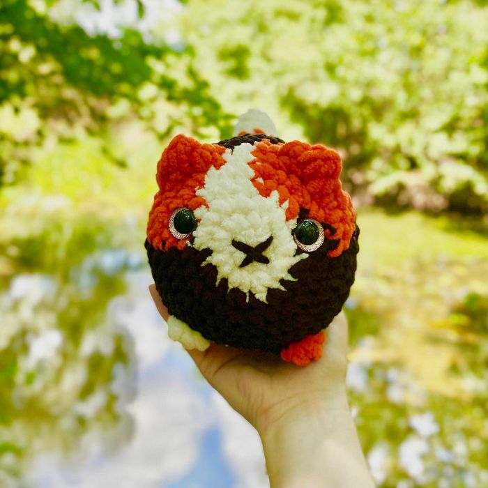 Jucarie crosetata amigurumi pisica calico 21 cm handmade