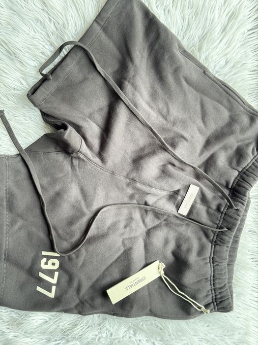 Pantaloni scurti essentials L