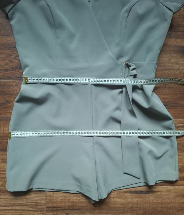 Salopeta scurta Miss Selfridge verde-gri