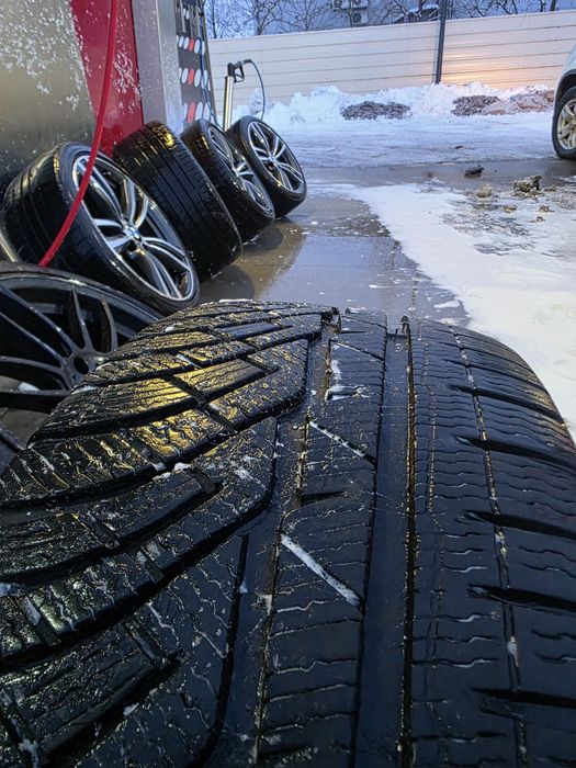 Jante BMW  18” negre + anvelope iarnă Michelin Alpin stare foarte buna