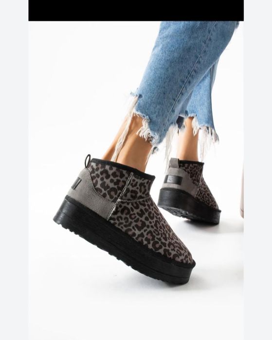 Lichidare de stoc UGG-uri