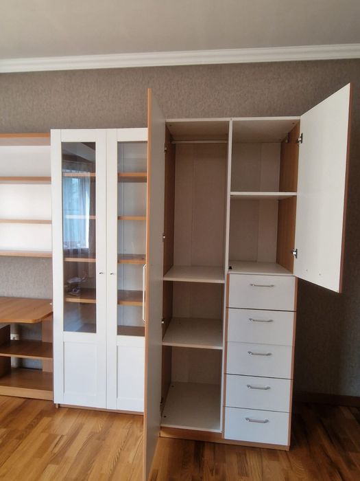 Продаётся мебель гарнитур Red Apple Furniture.