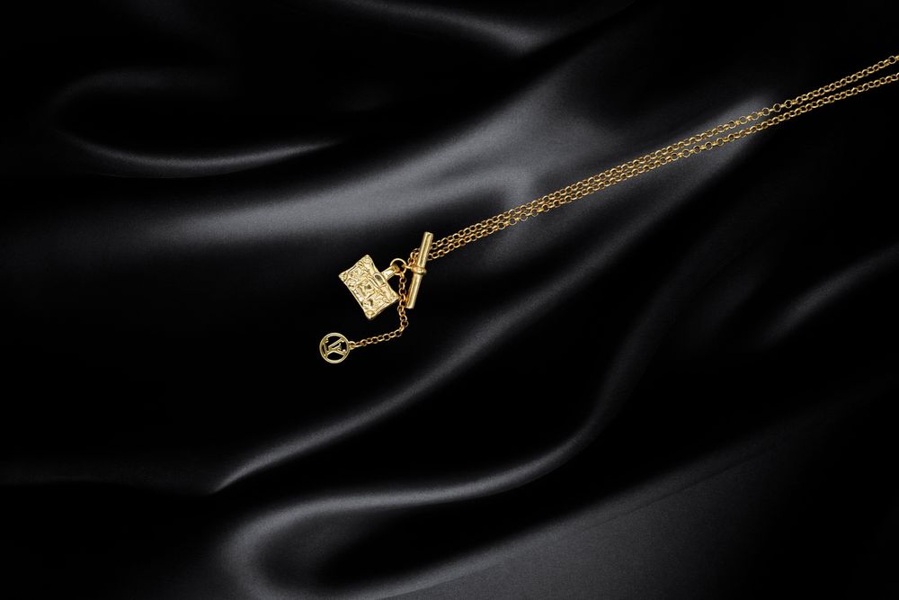 Lantisor Louis Vuitton, placat aur 18k