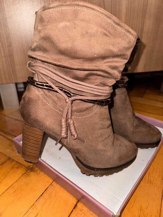Зимни боти, цвят бежов