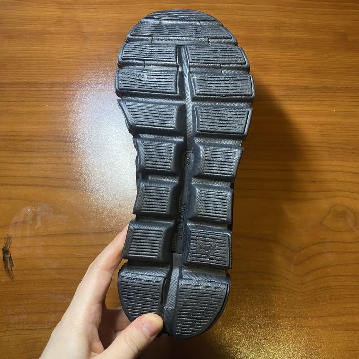 Кроссовки ON новые