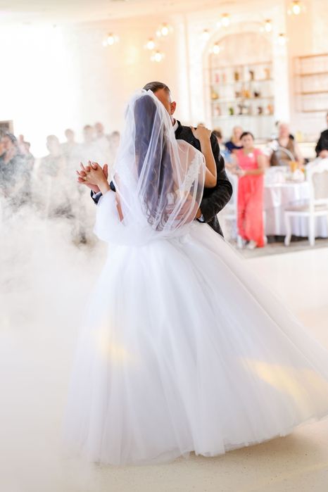 Vând rochie de mireasă stil prințesă