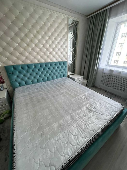 кровать двуспальная
