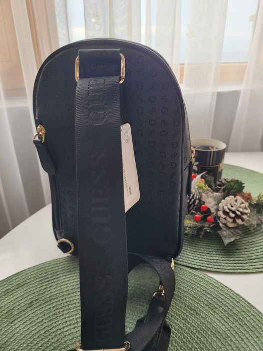 Чанта раничка "Guess"