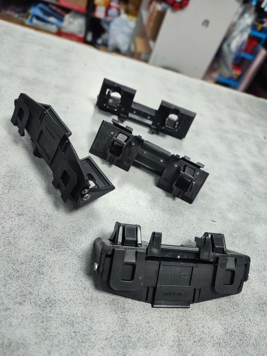 BMW E34 крепление лючка новые