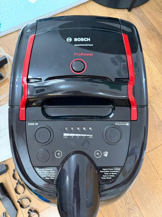 Прахосмукачкa BOSCH СУХО И МОКРО ПОЧИСТВАНЕ ВОДЕН ФИЛТЪР, РЕГУЛАТОР НА МОЩНОСТТА