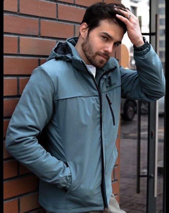 Продам новую куртку на весну