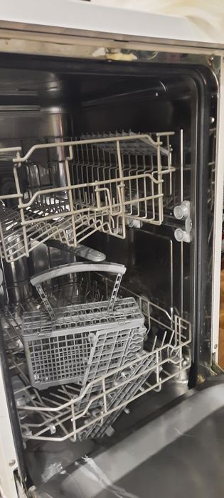 Продам посудомоечную машину