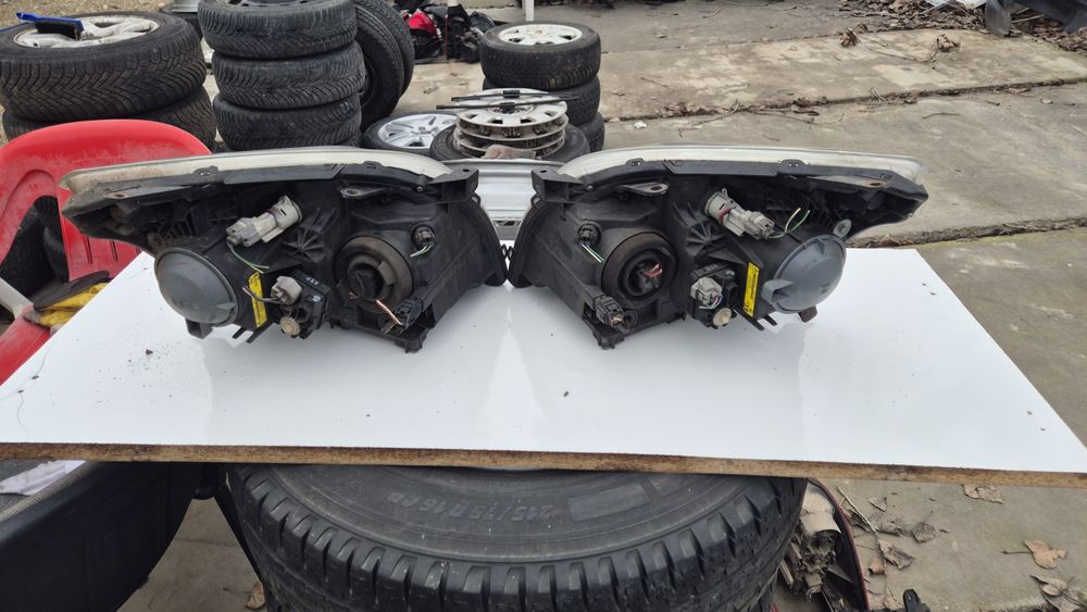 Оригинални Фарове  за Тойота Авенсис Т25 Фейс  2006- 2009г