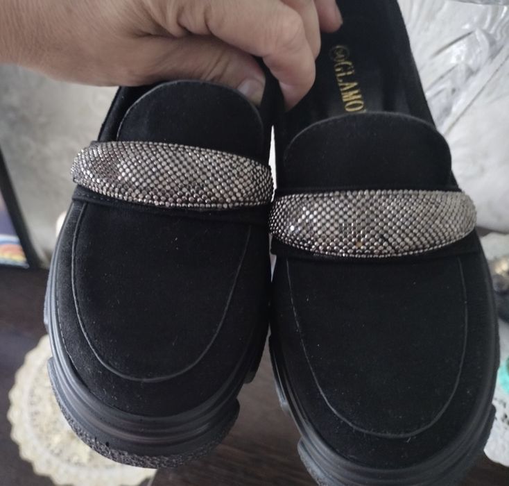 Продам замшевый красивый туфли