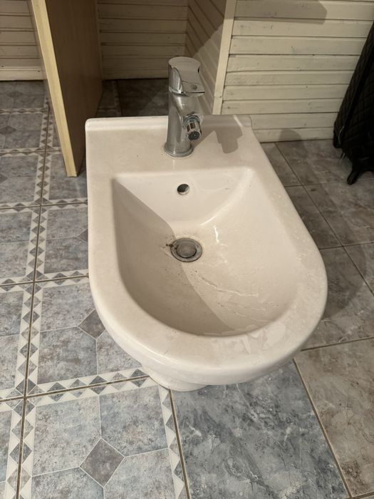 Продам биде со смесителем