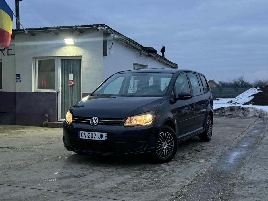 Vand touran an 2012 in stare foarte buna