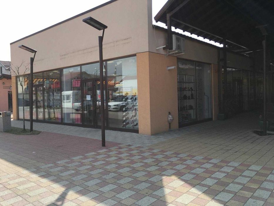 Spatii comerciale de 72 mp